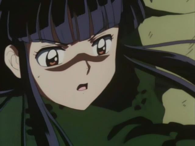 Otaku Gallery  / Anime e Manga / Inu-Yasha / Screen Shots / Episodi / 022 - Il sorriso malvagio, Kikyo tra la vita e la morte / 149.jpg